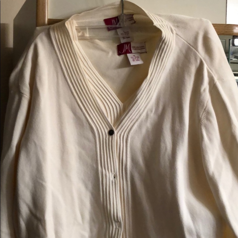 Cream colored sweater set - Picture 4 of 4
